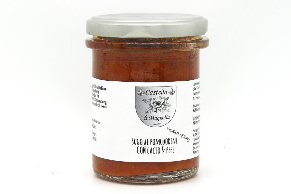 Tomatensauce mit Käse und Pfeffer